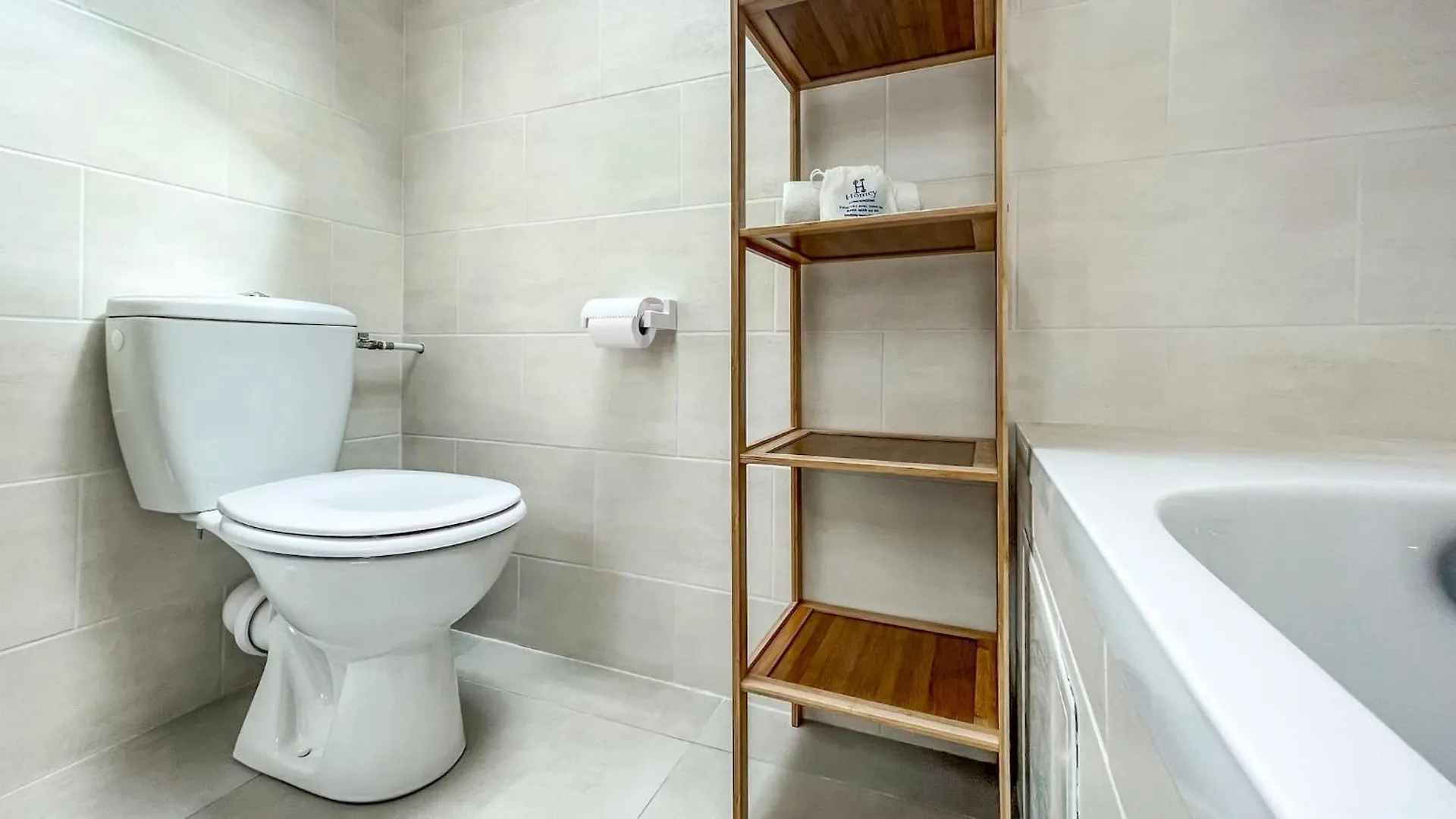 Homey Sakine- Proche Centre- Netflix- Wifi Cluses 0*,  France