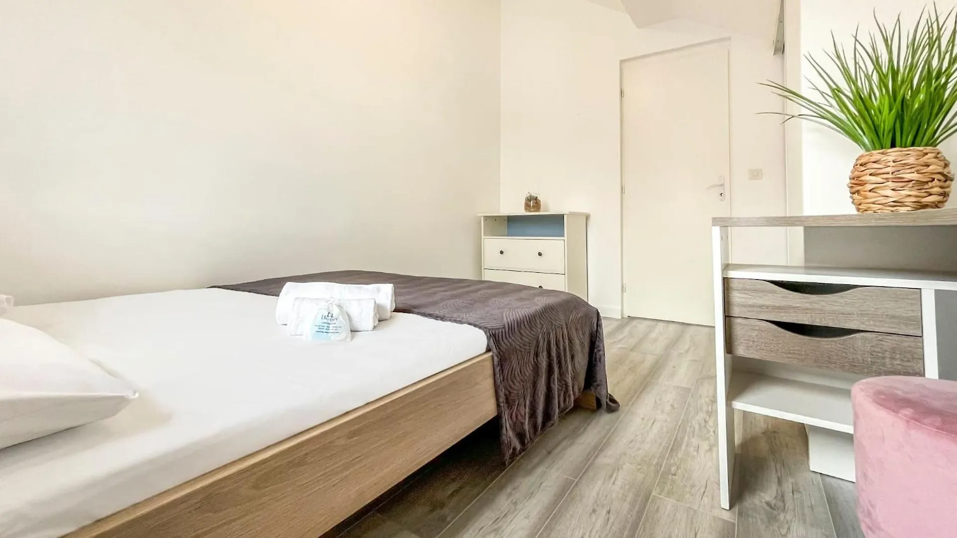 Holiday home Homey Sakine- Proche Centre- Netflix- Wifi Cluses