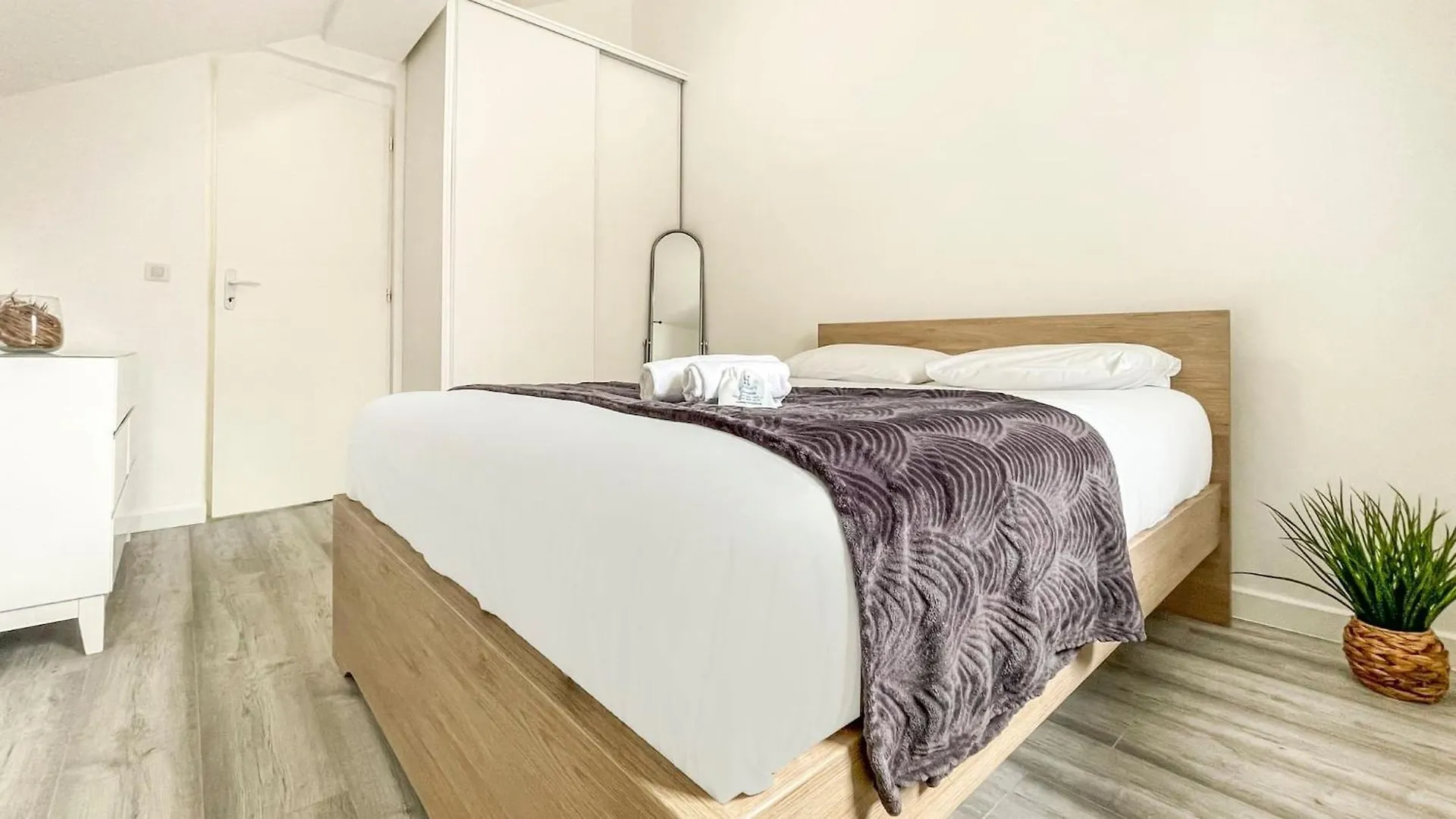 Homey Sakine- Proche Centre- Netflix- Wifi Cluses Holiday home