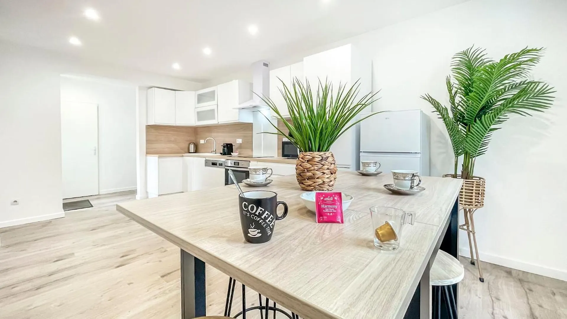 Homey Sakine- Proche Centre- Netflix- Wifi Cluses Holiday home