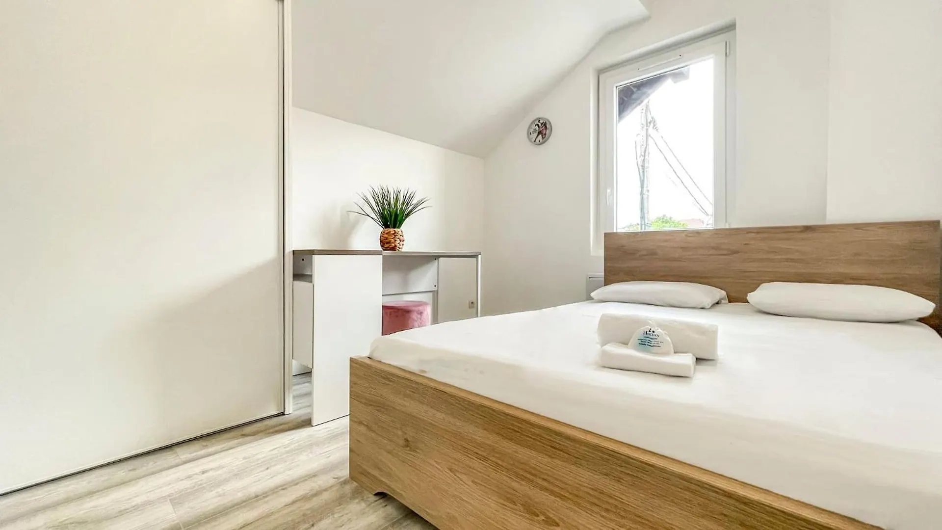 Homey Sakine- Proche Centre- Netflix- Wifi Cluses